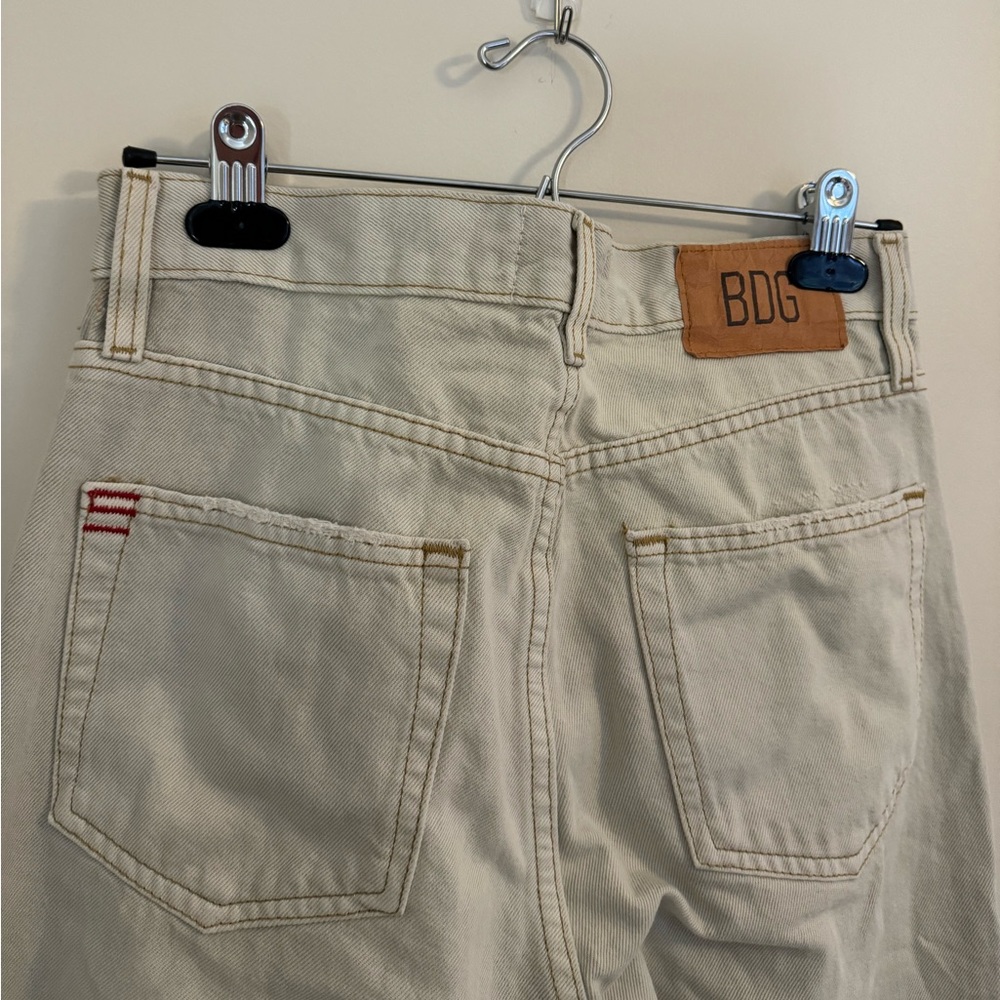 BDG Urban Outfitters Cowboy Jeans size 28 cream color